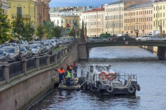 Специалисты «Мостотреста» остановили смещение гранитных блоков на набережной канала Грибоедова