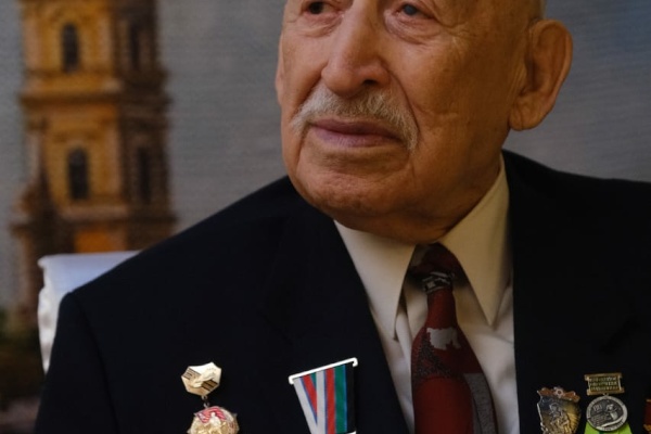 Вчера исполнилось 100 лет ветерану, участнику Курской битвы и битвы за Кавказ, жителю Выборгского района Зиновию Леонидовичу Меркину