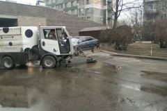 Коммунальные службы продолжают работы по весенней уборке Невского района