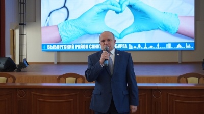Виктор Полунин поздравил медицинских работников