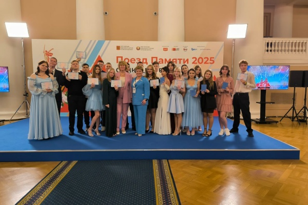 Ирина Потехина приняла участие в церемонии чествования лучших выпускников Петербурга и Мариуполя