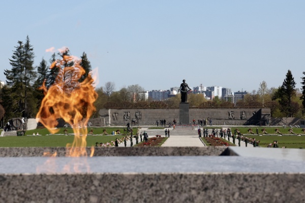 Торжественно-траурная церемония на Пискаревском мемориальном кладбище