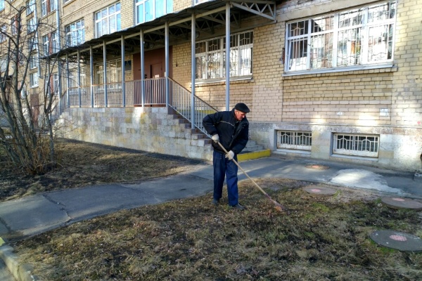 В школе-интернат № 31 Невского района прошел субботник в рамках весеннего месячника благоустройства 