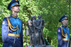 На Серафимовском кладбище почтили память погибших десантников
