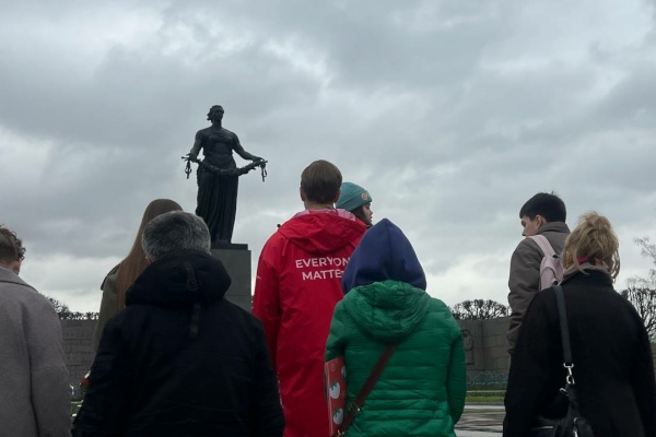 Восемь иностранных блогеров прибыли в Санкт‑Петербург в рамках блог-тура, посвященного 80-летию Победы