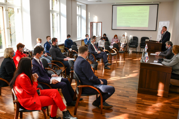 Поручение Президента обсудили в Общественной палате Санкт‑Петербурга