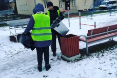 С самого раннего утра коммунальные службы Невского района проводят мероприятия по уборке улиц и дворов.