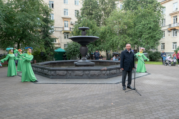 К юбилею Колпино восстановлен фонтан во дворе дома 22 по проспекту Ленина