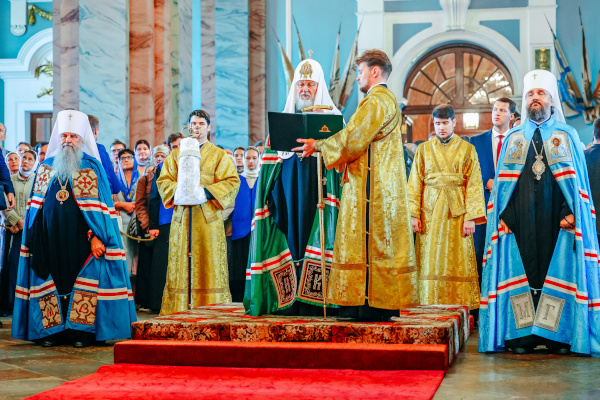 Торжественное богослужение в честь Дня святых апостолов Петра и Павла