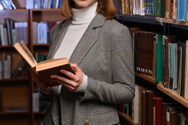 Колина Ирина, выпускница 11 «Б» класса школы №605 с углубленным изучением немецкого языка, получила высший балл на ЕГЭ по русскому языку