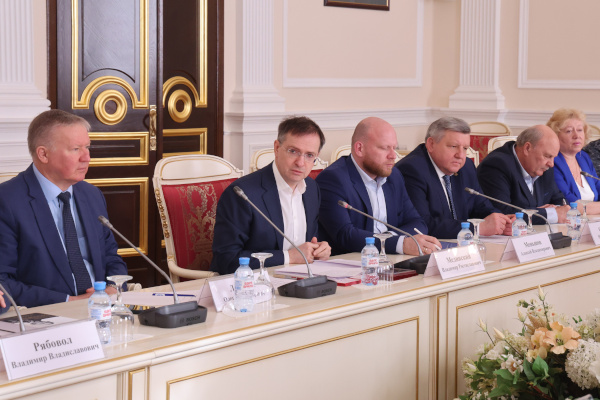 Встреча встреча руководителей региональных писательских организаций СЗФО с Владимиром Мединским