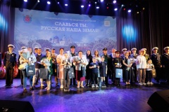 Памятные знаки «От благодарного Санкт‑Петербурга» вручили бойцам СВО из Петродворцового района