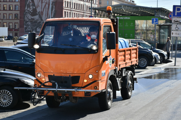 В Кировском районе продолжаются мероприятия по дезинфекции улиц