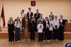 Школьникам Петродворцового района торжественно вручили первые паспорта гражданина Российской Федерации