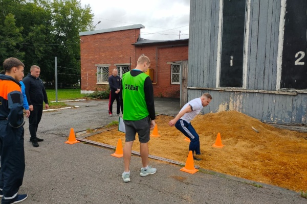 Пожарные Кировского района сдали нормы ГТО