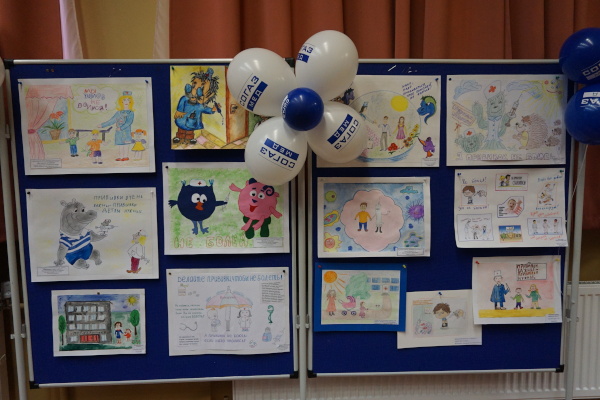 Глава Колпинского района Анатолий Анатольевич Повелий наградил победителей конкурса «Прививки важны – прививки нам нужны!»