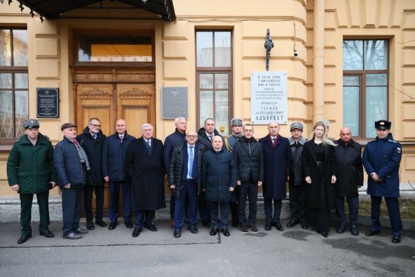 В Выборгском районе прошла торжественная церемония открытия мемориальной доски в честь основоположника отечественного протезирования, профессора Германа Александровича Альбрехта