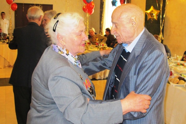 В канун Дня Победы глава Центрального района Санкт‑Петербурга Мария Щербакова поздравила ветеранов ВОВ