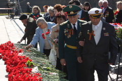 Ветераны Великой Отечественной войны и жители блокадного Ленинграда, проживающие за рубежом, приняли участие в петербургской программе празднования Дня Победы