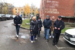 Заместитель главы администрации Арина Артемова обошла территорию квартала