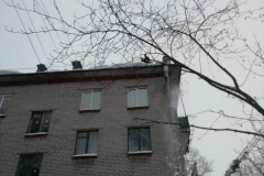 В Курортном районе ведется работа по очистке кровель от снега и наледи