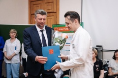 Временно исполняющий обязанности главы администрации Центрального района Максим Романцов поздравил коллектив поликлиники №39 с Днём медицинского работника