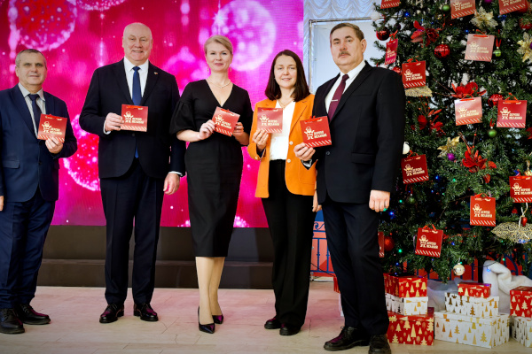 Муниципалитеты Петроградского района присоединились к акции «Дерево желаний»