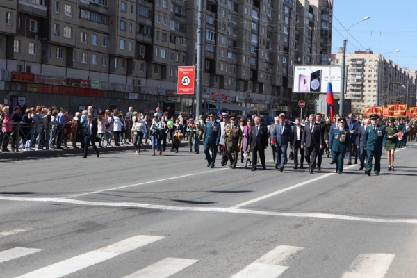 Жители Невского района вышли на традиционный Невский парад