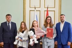 Ключи к новой жизни: в Жилищном комитете вручили квартиры очередникам