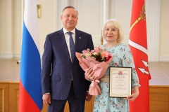 В Смольном наградили психолога Центра социальной помощи семье и детям Петродворцового района Ирину Музыченко за победу в профессиональном конкурсе
