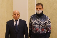 В администрации района наградили сантехника спасшего пассажиров троллейбуса