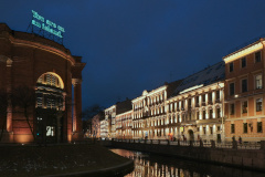 Александр Беглов: Архитектурный ансамбль из пяти зданий на набережной Адмиралтейского канала получил современную художественную подсветку из почти пятисот светодиодных светильников