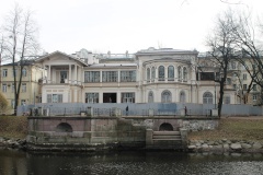 Завершается реставрация фасадов дачи Громова