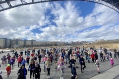 День основания Приморского района отметили зарядкой на Долгом озере