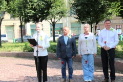 В Кировском районе в преддверии Дня окончания Ленинградской битвы к мемориалам района возложили цветы
