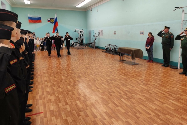 В школе № 102 Выборгского района открыли Парту Героя