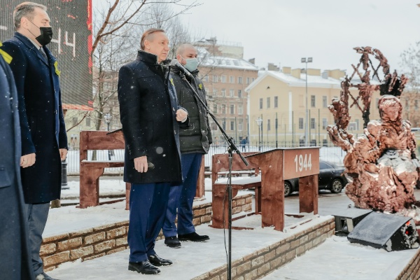 Открытие памятника «Блокадному учителю»