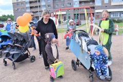 В Невском районе состоялся парад колясок, приуроченный ко Дню семьи, любви и верности