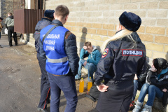 Молодых любителей «зеленого змия» ловили в Приморском районе