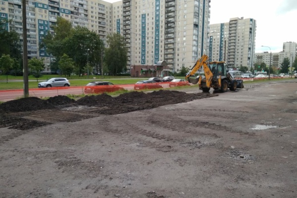 На улице Композиторов оборудуют парковку