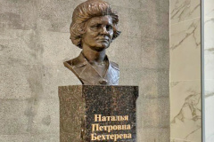 Александр Беглов: Новый памятник академику Наталье Бехтеревой установлен в Петербурге в год столетия со дня её рождения