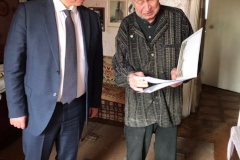 Администрация поздравила с юбилеем долгожителей Калининского района