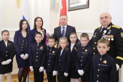 Многодетная семья Поспеловых из Приморского района награждена орденом «Родительская слава»