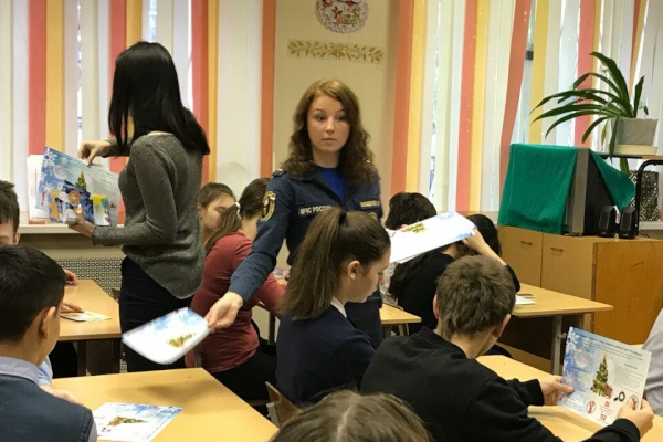 Представители МЧС провели открытый урок для учащихся 342 школы Невского района