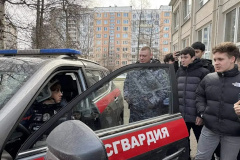 Старшеклассники Калининского района познакомились со службой в Росгвардии