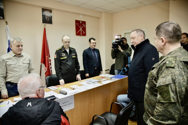 Губернатор посетил военный комиссариат Приморского района