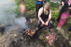Пикник не состоялся: специалисты Комитета напомнили о запрете разведения костров и использования мангалов в парках Петербурга