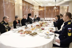 Губернатор Александр Беглов и министр просвещения Сергей Кравцов встретились с семьей Героя Российской Федерации Александра Жихарева