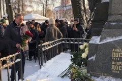 Глава Центрального района принял участие в церемонии возложения цветов в память о Достоевском