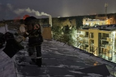 Кровли Курортного района очищают от снежных шапок ежедневно